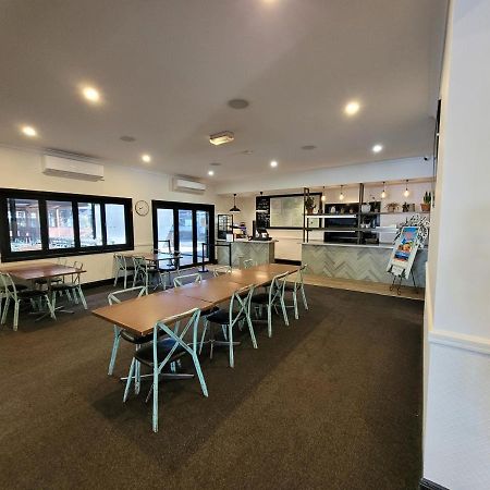Palm And Pawn Motor Inn Wagga Wagga Exterior foto