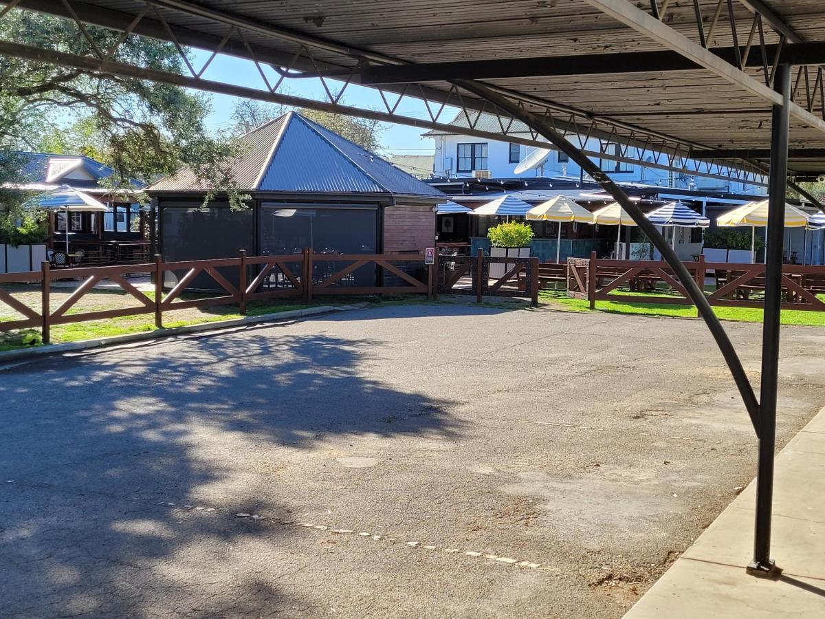 Palm And Pawn Motor Inn Wagga Wagga Exterior foto
